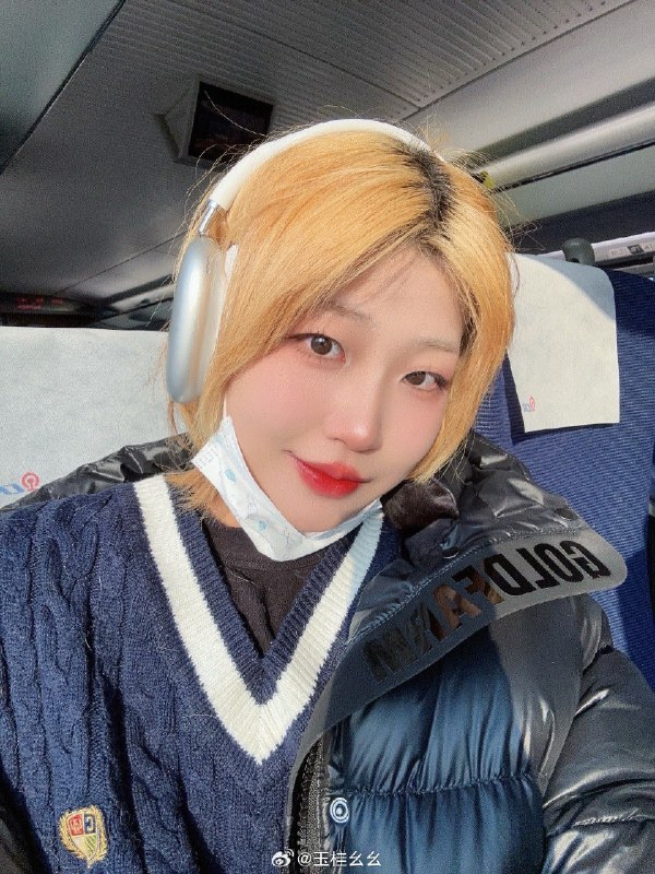 #微博评论 到达这边规矩还是蛮多的疯狂记记记份子钱也提前转了朋友给我买了一个玉桂狗的伴娘服安排了人看着我说明天不能闹伴娘我去吃饭了拜拜被评论的微博 @三松许超话主持团队 @微博电台 @微博直播 #微博电台计划#  玉桂幺幺的微博直播 唐宝宝开饭啦（周四五不啵）6 秒前 属地河南 | 玉桂幺幺