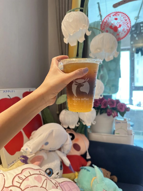 #b站相册动态 ＃小狗说 橙C美式可以拿出来跟椰青冷萃打31 秒前 | -三松许-