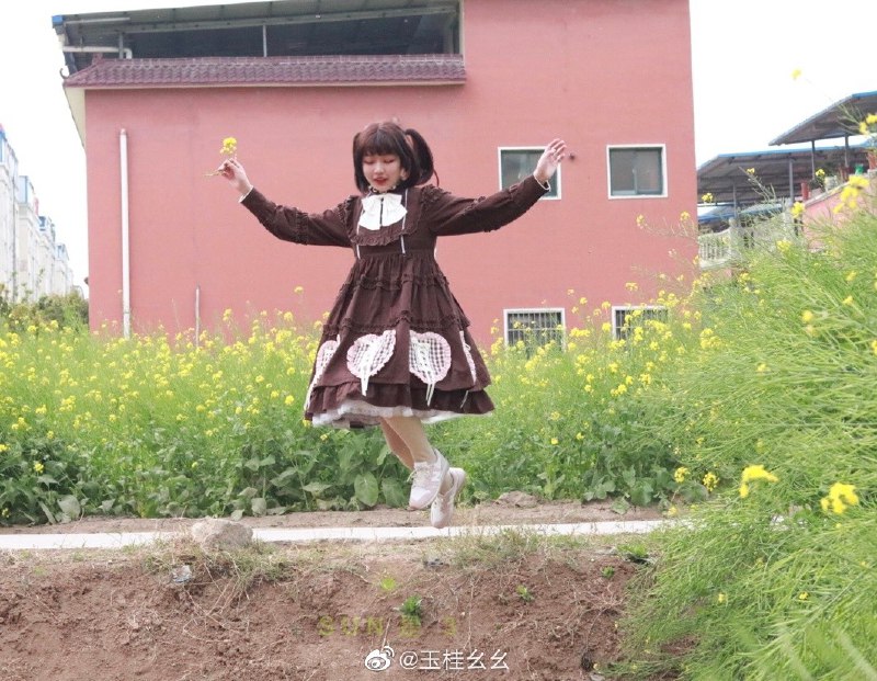 #珈乐魂 #微博照片 三松许玉桂幺幺 你觉得这个小孩长大后会变成什么样48 秒前 属地河南 | 来自三松许超话 | 玉桂幺幺